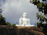 Grosser Buddha in der Tempelanlage von Mihintale